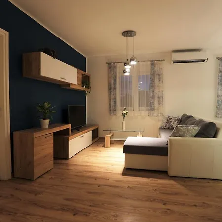 Vikendica House With A Swimming Pool - 14133 Zadar