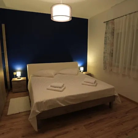 House With A Swimming Pool - 14133 *