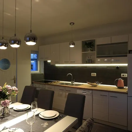 Vakantiehuis House With A Swimming Pool - 14133