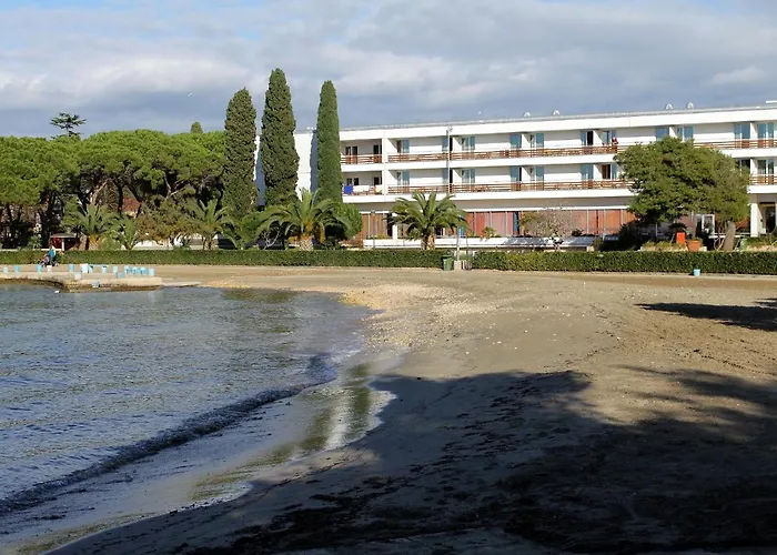 House With A Swimming Pool - 14133 Hébergement de vacances *